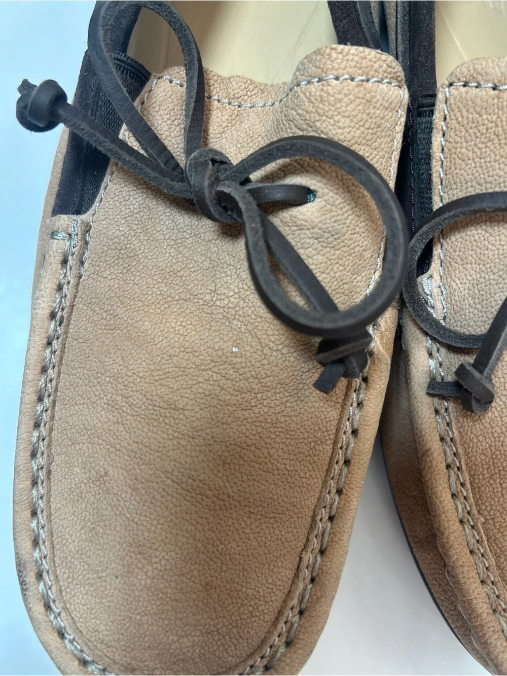 UGG KARSON TS TAN LEATHER DRIVING MOCS. NWOB MENS SiZE 7